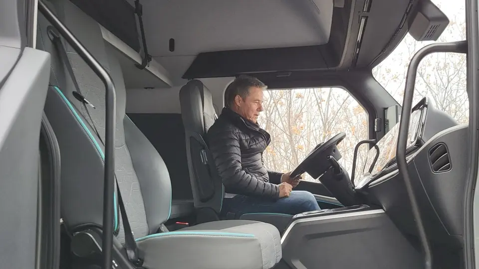 Ergonomska notranjost kabine ETV za udobje voznika